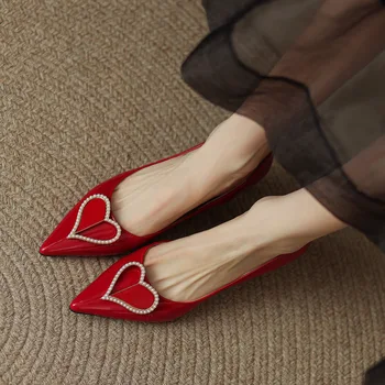 Jesenje ženske cipele-čamaca, cipele, čamaca s oštrim vrhom, Modeliranje cipele od lakirane Kože s Biserima u obliku Srca, Office Shoes u prosjeku potpetice, Crvene zapatos mujer 9794N