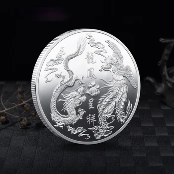 Tradicionalna kineska kultura simbolizira dobru sreću, koju zmaja i pozlaćena srebrna kovanica s likom Feniks